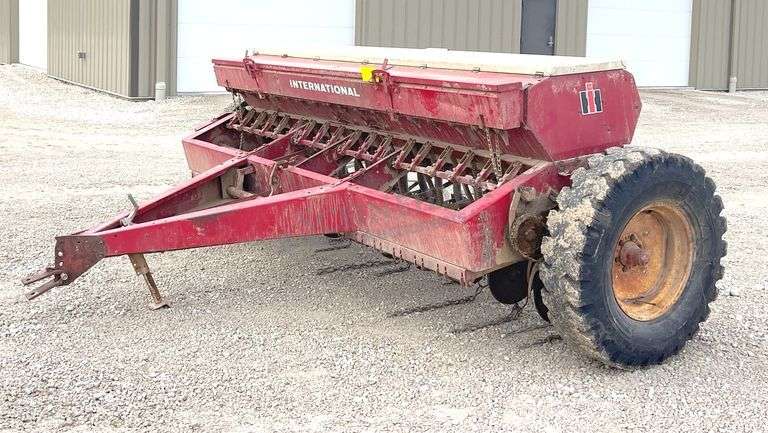 International 510 10' grain drill