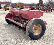 International 510 10' grain drill