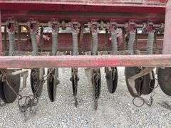 International 510 10' grain drill