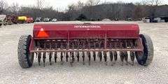 International 510 10' grain drill
