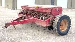 International 510 10' grain drill