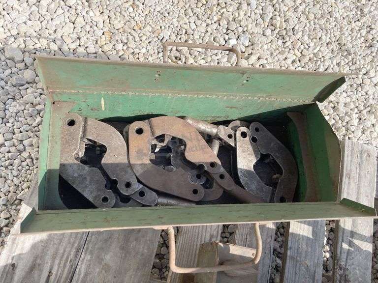 Toledo 999 pipe threader w/ dies, 110 volts