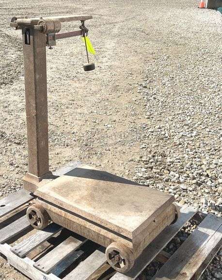 Howe platform scale w/ weights