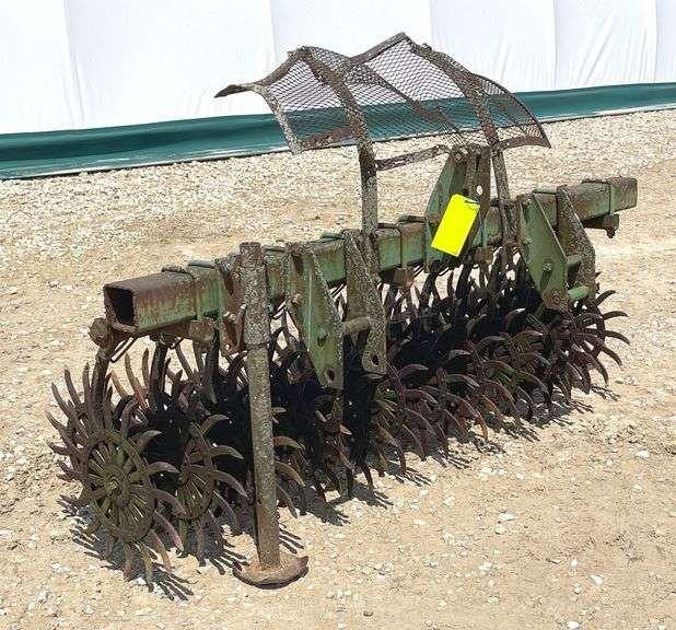 John Deere 7' 3-point rotary hoe