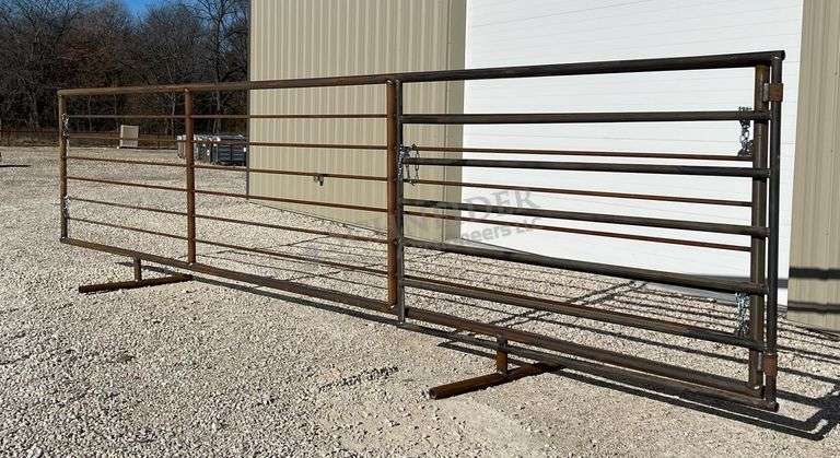 Unused 24' freestanding corral panel w/ 8' gate on 1 end