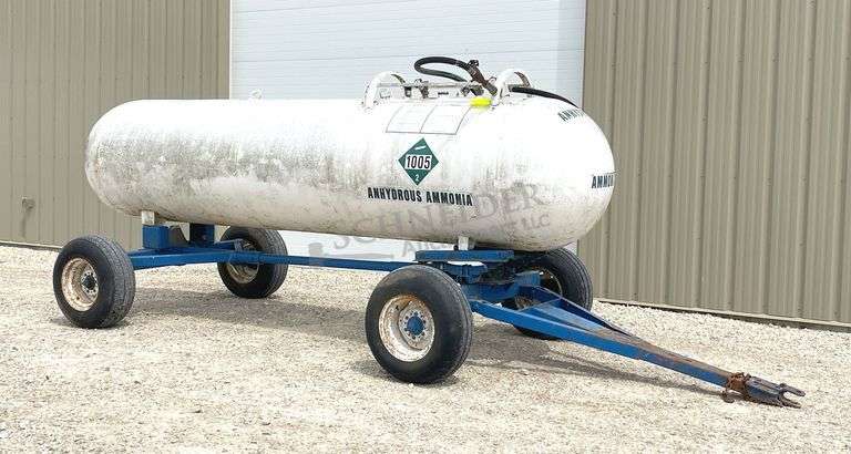 Lely wagon gear w/ 1,000 gallon anhydrous tank
