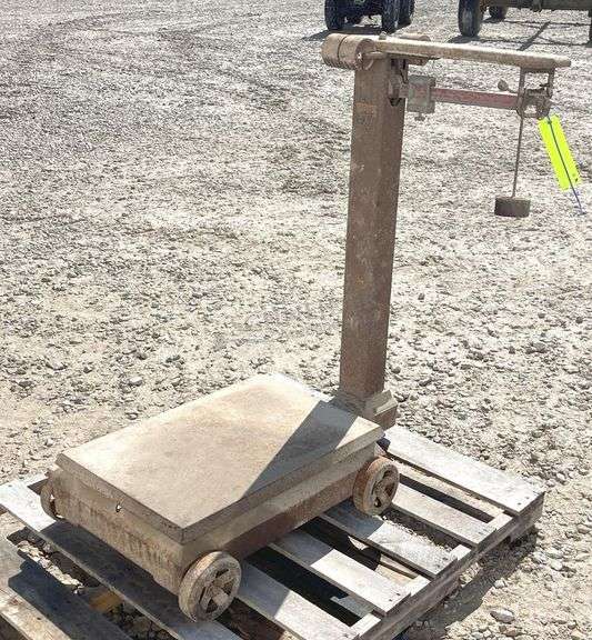 Howe platform scale w/ weights