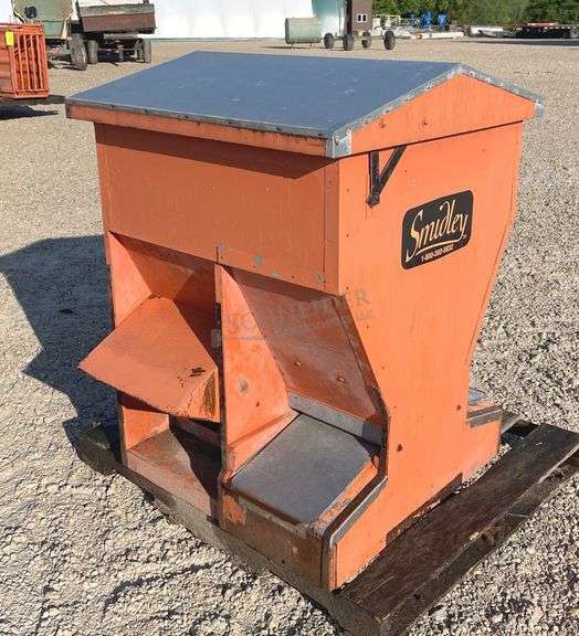 Smidley hog feeder