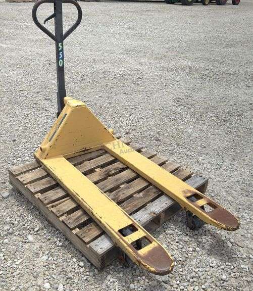 Uline H-1043 pallet jack