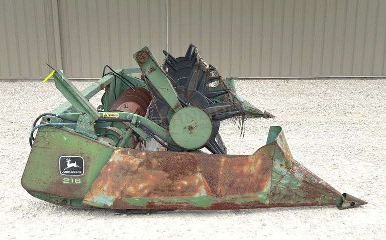 John Deere 216 16' grain head