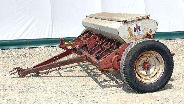 International 10 9' grain drill