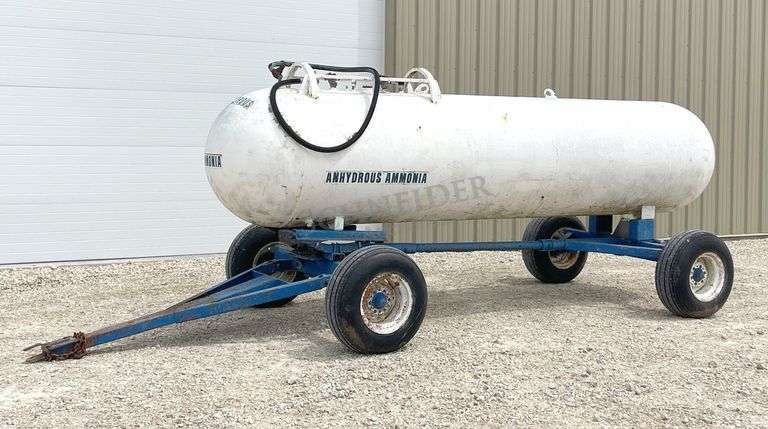 Lely wagon gear w/ 1,000 gallon anhydrous tank