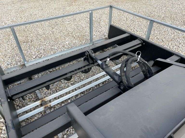 Unused 6' skid steer grader scraper w/ hydraulic scarifer