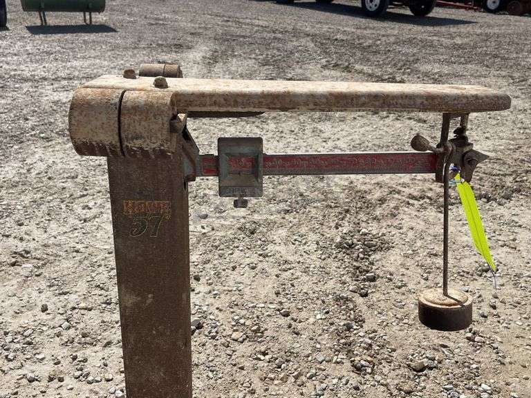 Howe platform scale w/ weights