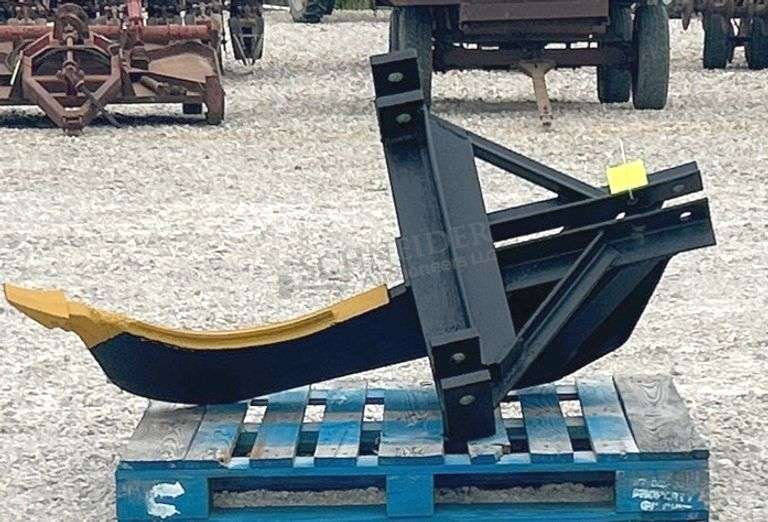 HD 3-point ripper w/ 34” ripper tooth