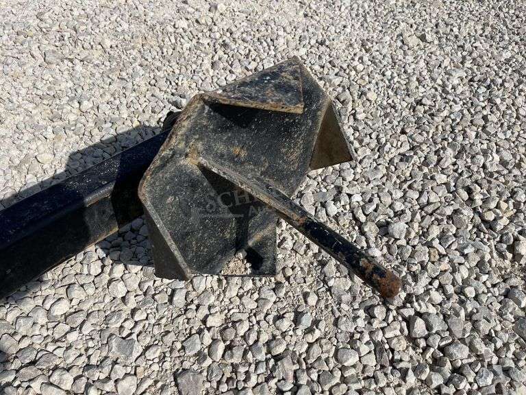 3-point bale unroller w/ squeeze cylinder