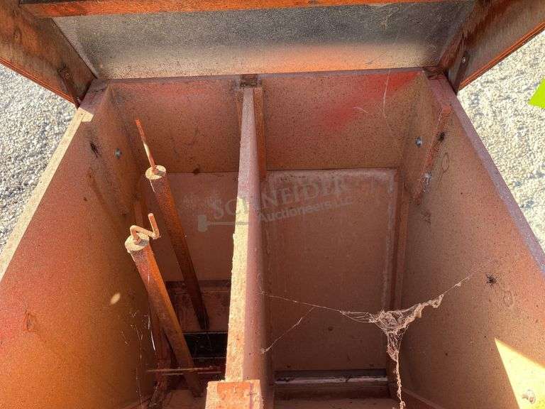 Smidley hog feeder