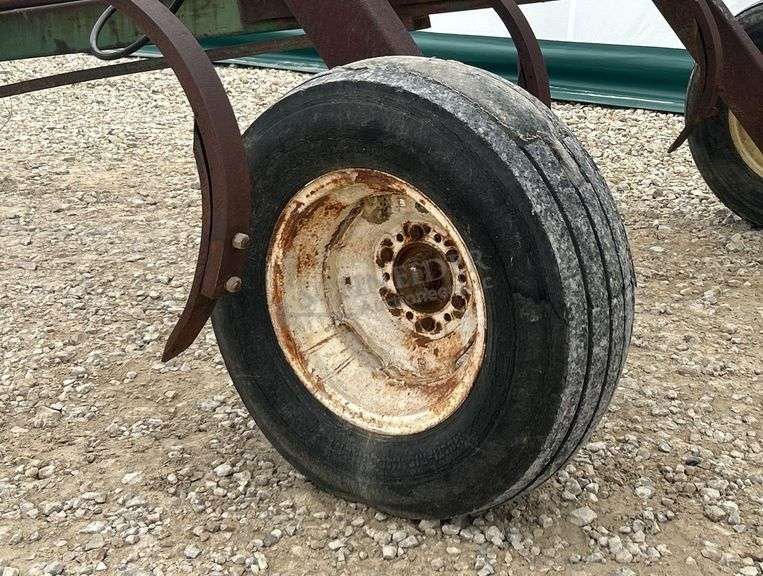 Oliver 466 9' chisel plow