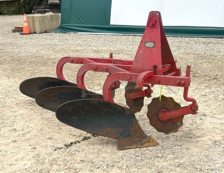 Dearborn 3-12" 3-point plow w/ coulters