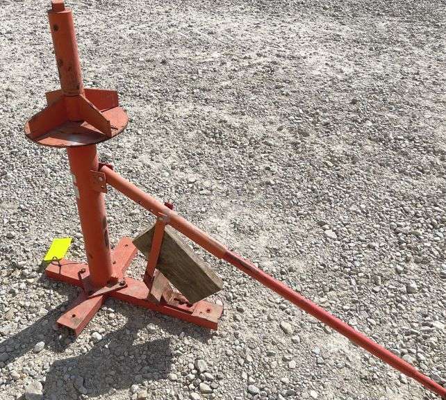 Manual tire changer