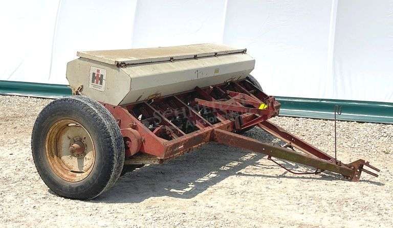 International 10 9' grain drill