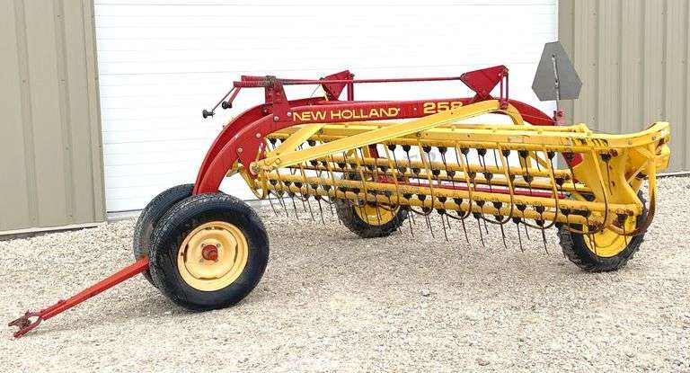 New Holland 258 side delivery hay rake w/ dolly wheels