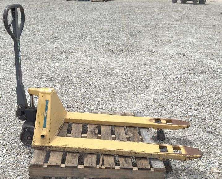Uline H-1043 pallet jack