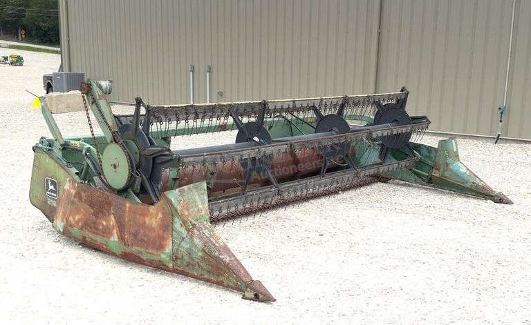 John Deere 216 16' grain head