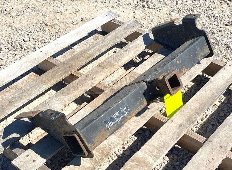 2" V5 receiver hitch off of 1999 GM K series truck