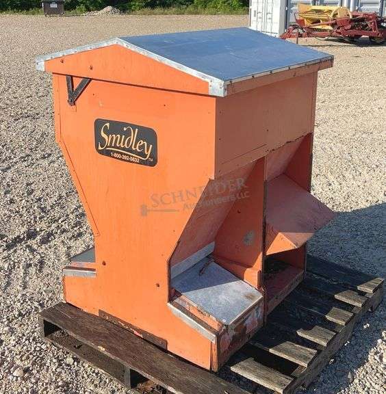 Smidley hog feeder