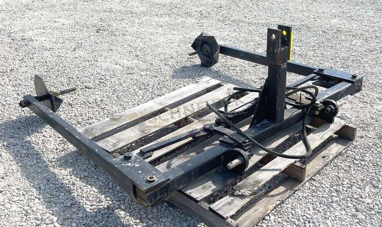 3-point bale unroller w/ squeeze cylinder