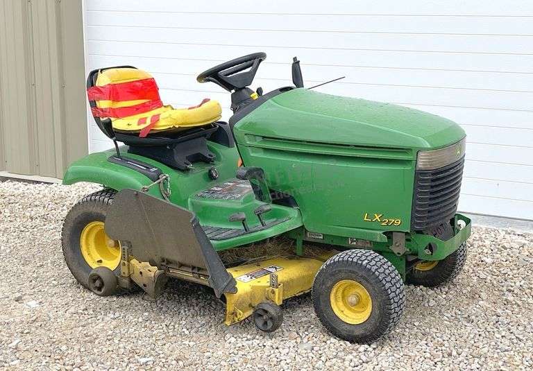 John Deere LX279 riding mower