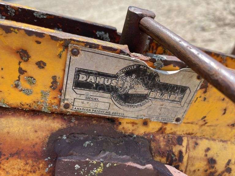 Danuser 8' 3-point grader blade, missing top link bracket