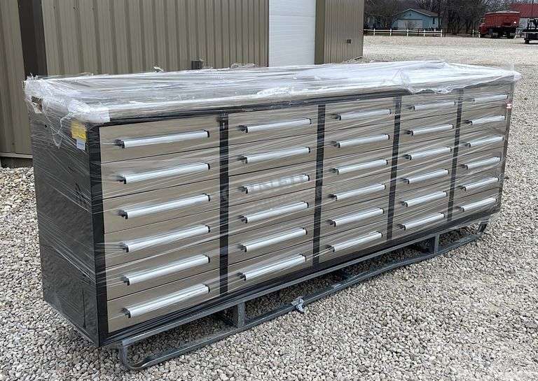 Unused 10' toolbox workbench, slight transport damage