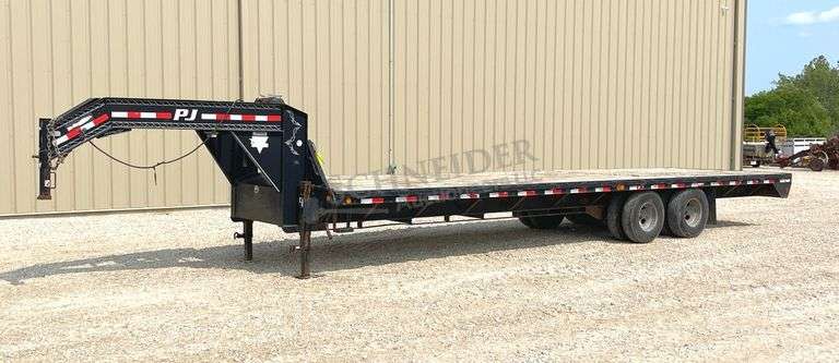 2009 PJ 30' flatbed gooseneck trailer