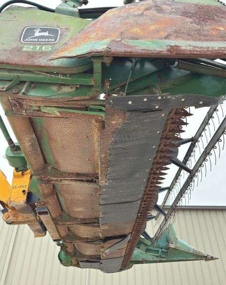 John Deere 216 16' grain head
