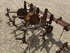 IH 6-row 3-point cultivator