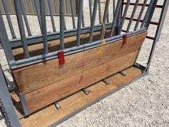 Rebuilt cattle squeeze chute w/ head catch gate