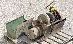 Toledo 999 pipe threader w/ dies, 110 volts