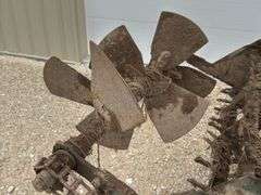 Ground drive manure spreader w/ steel floor