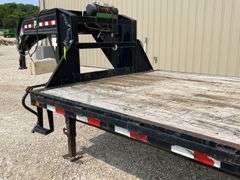 2009 PJ 30' flatbed gooseneck trailer