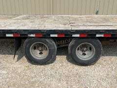 2009 PJ 30' flatbed gooseneck trailer