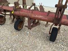 IH 6-row 3-point cultivator