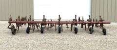 IH 6-row 3-point cultivator
