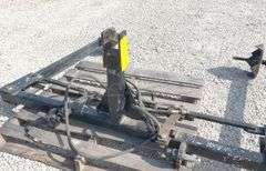 3-point bale unroller w/ squeeze cylinder