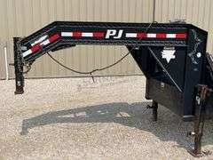2009 PJ 30' flatbed gooseneck trailer
