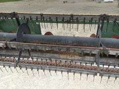 John Deere 216 16' grain head