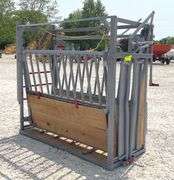 Rebuilt cattle squeeze chute w/ head catch gate