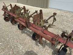 IH 6-row 3-point cultivator