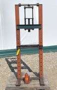 Hydraulic shop press
